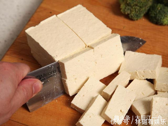  难怪|葱煎豆腐，先炒葱，还是先煎豆腐大厨都不对，难怪豆腐不入味