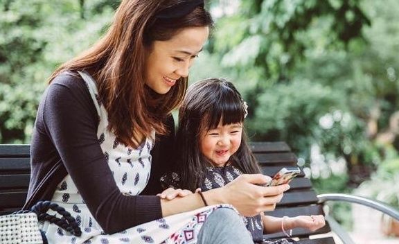 孩子|这3种事情,做父母的要尽量避开孩子,对孩子影响会很大