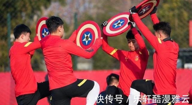 马加特|国足训练量增加,李霄鹏带来“新伙伴”,引发球迷们热议!