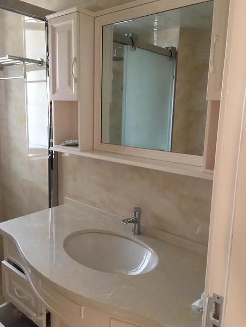 阳台|参观同事家新房，全屋贴瓷砖，还把冰箱放在阳台的，头一次见啊