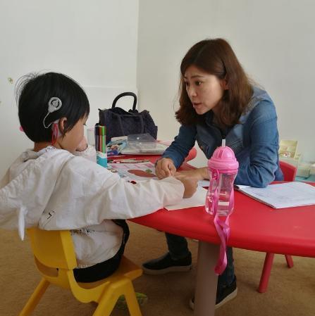 娜娜|宝妈发现女儿越来越像“闺蜜”,亲子鉴定结果出来后,全家人懵了