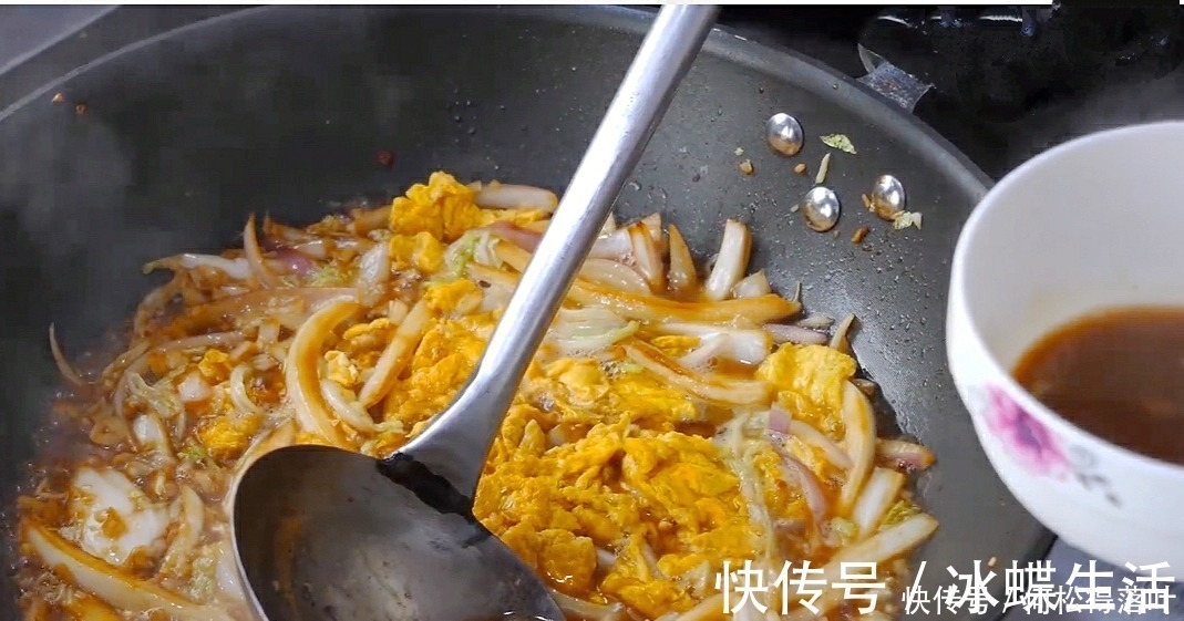 面条不要水煮，换种新吃法，比水煮好吃比炒简单，一周吃6次不多！