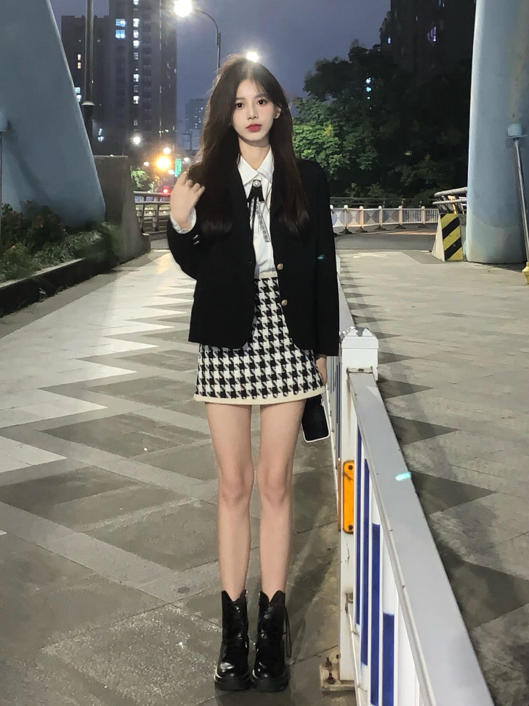 高级|“繁简结合”才是真的洋气!25岁~30岁都喜欢这么穿,高级时髦