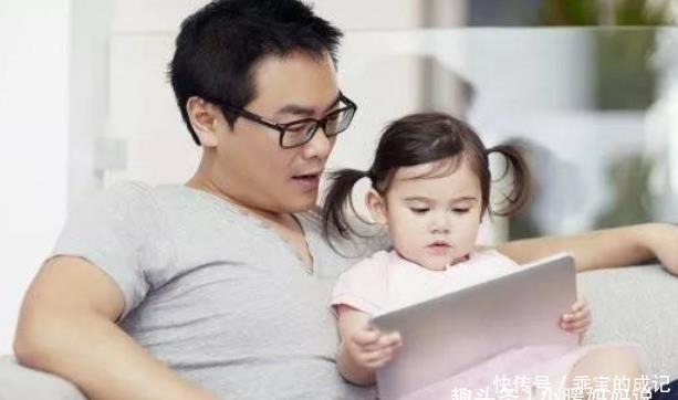 门卫|三胞胎女儿集体“抗议”,只因爸爸接孩子迟到,门卫大爷眼神亮了