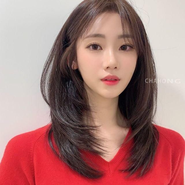 女人30岁别烫羊毛卷，太老气，有这10几款就够了