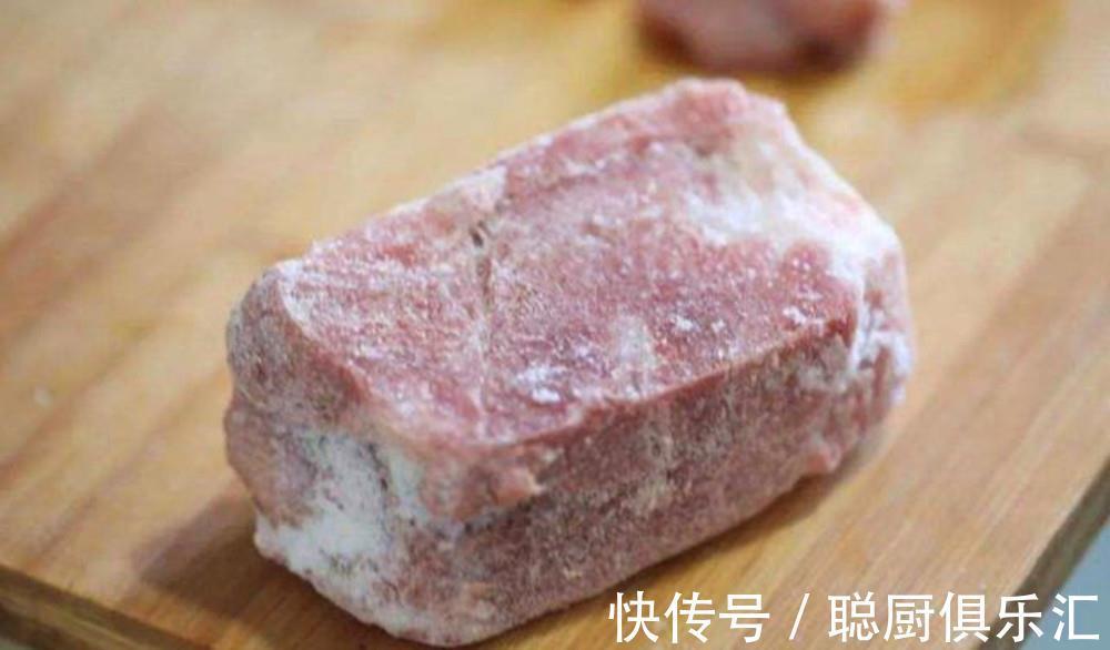老板|解冻肉时,万不可马上用水泡,肉摊老板教你一招,冻肉快速解冻