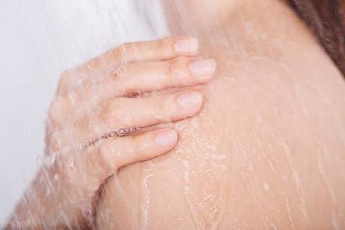 后背长痘怎么办？想拥有光滑后背，不妨试试这个方法！