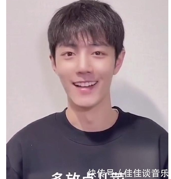 顶级流量 肖战近照成瓜娃子,直播时素颜配西瓜头,却被小奶牙抢镜