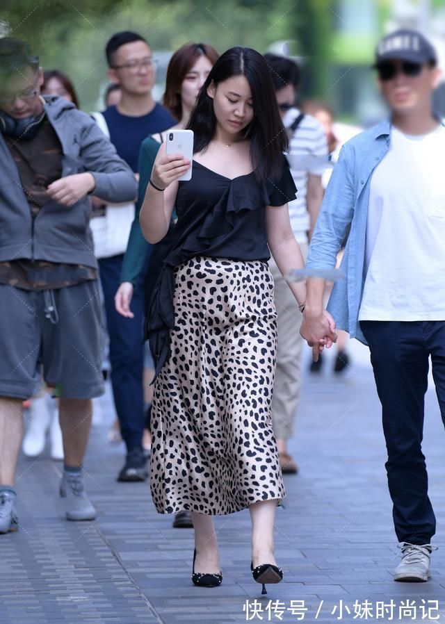 斑点裙|黑色不对称荷叶边上衣搭配斑点裙,性感优雅,时尚个性