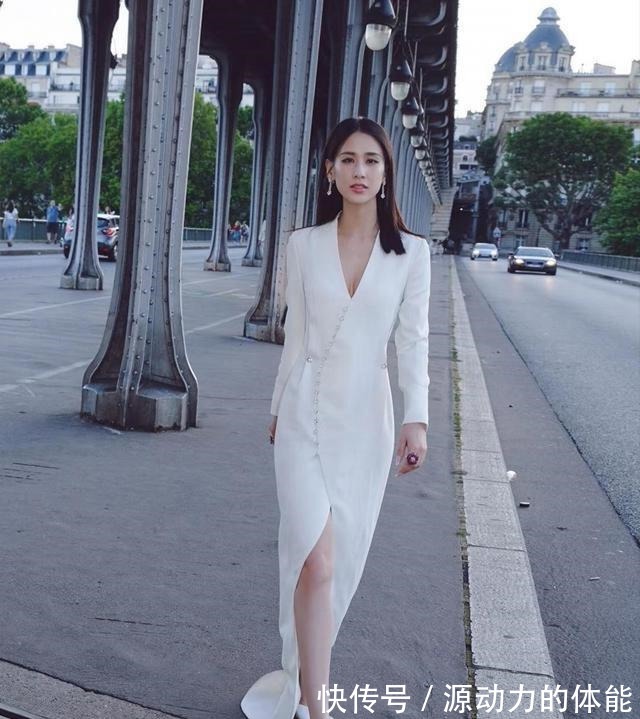 短裤 白背心配短裤,气质迷人,很仙又很甜美!