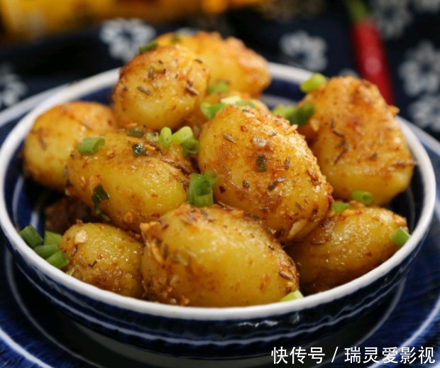 鲜香|土豆新吃法,一蒸一拌,鲜香入味,既当菜又当饭,太解馋了