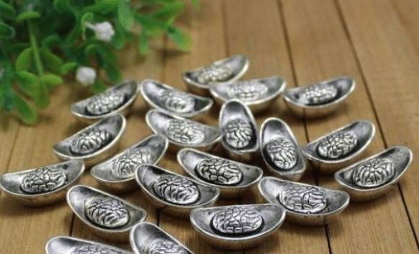 不懂金融的朱元璋发行纸币,通货膨胀逃不掉,不过也有意外收获