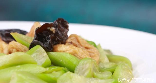 油面筋|这种新鲜多汁的甜瓜,简单的炒一下,甜软,好吃