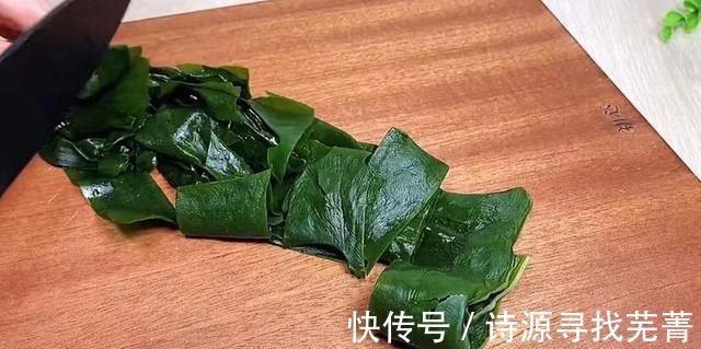 裙带菜和它做汤,鲜香浓郁,配上一碗米饭和泡菜,太香了!