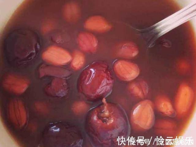 1物|花生配“1物”，胜过地黄丸，男人坚持吃一个月，肾脏或重回18岁