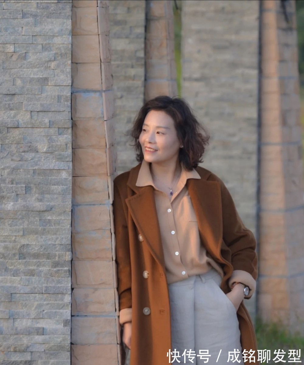 百搭 50岁而不老,这位素人姐姐的穿搭法,真实自然不装嫩,保暖又百搭