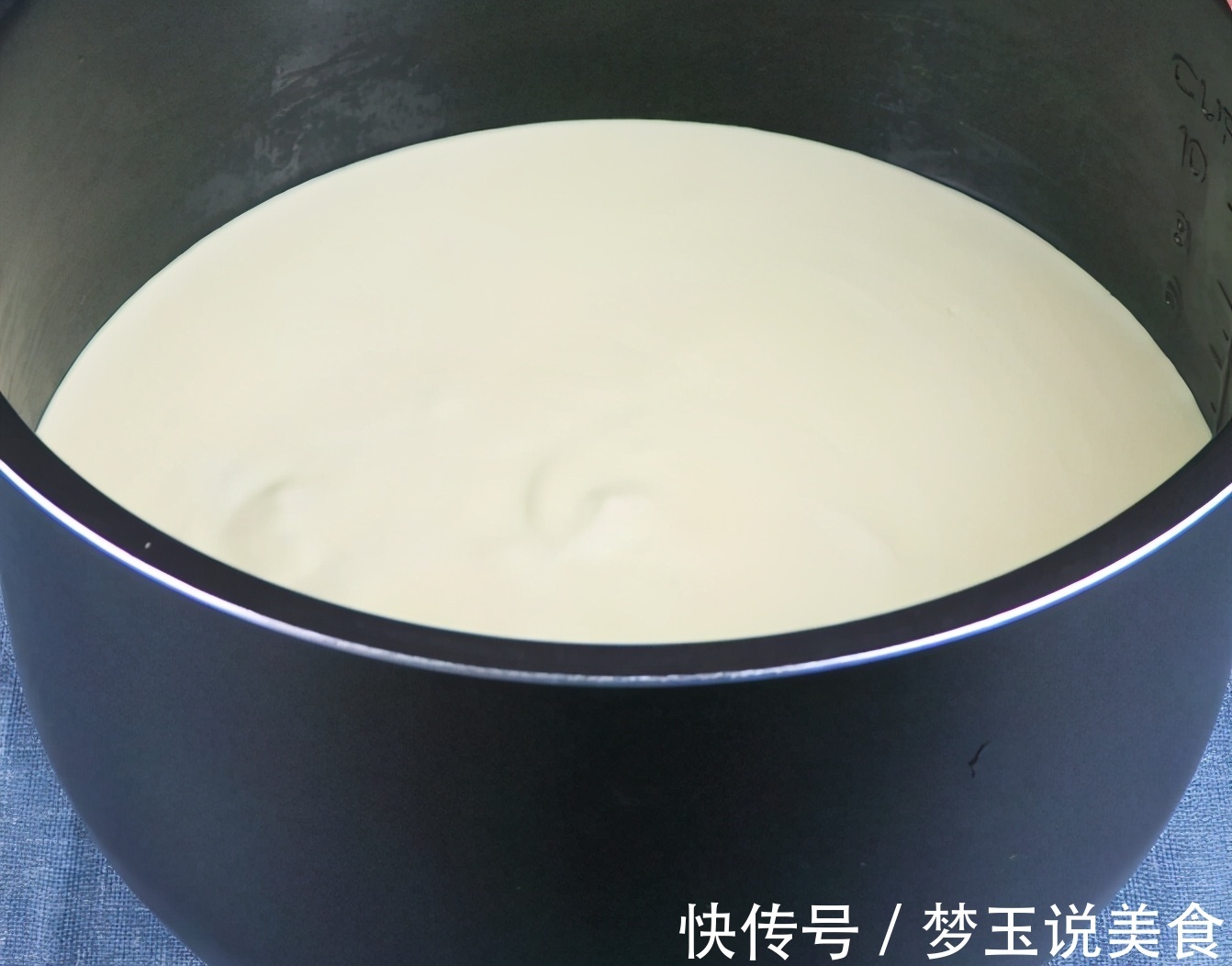 电饭锅蛋糕教你这样做,简单又有营养,蒸出来的蛋糕松软、味道香!