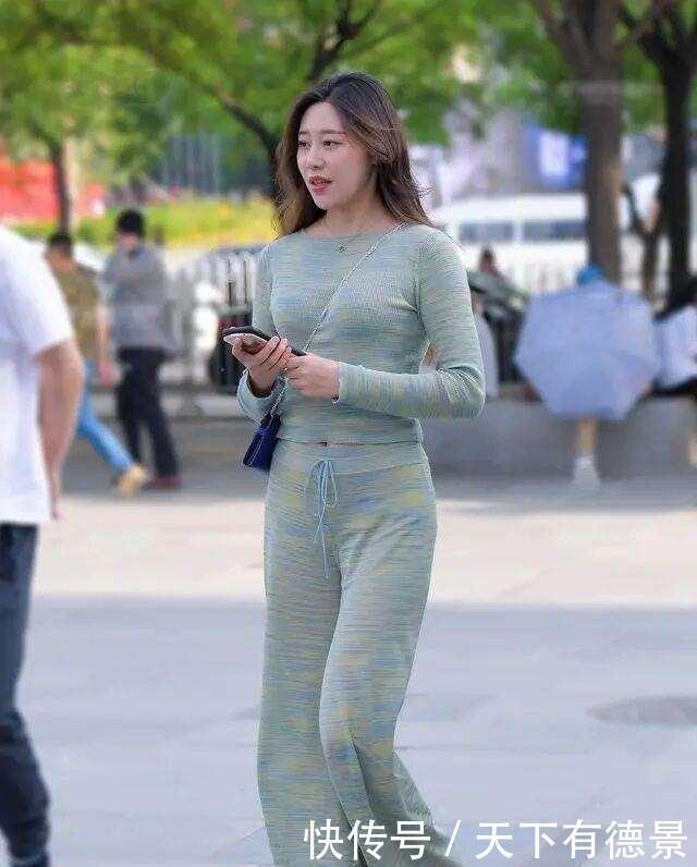 时尚美女瑜伽裤精致迷人,跟头发的颜色交相辉映,利落优雅