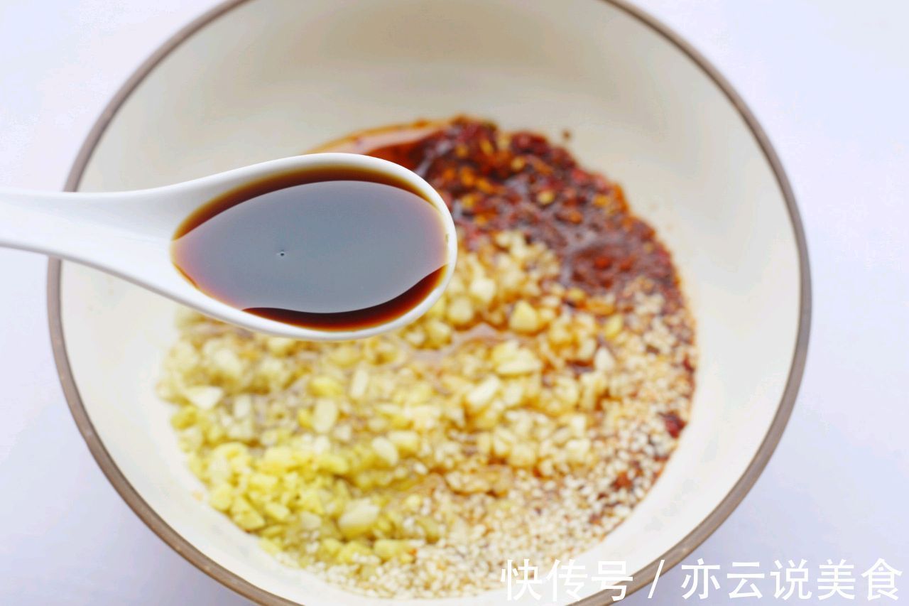 自制辣椒酱,拌凉菜通用,做法简单,鲜香可口,真实用