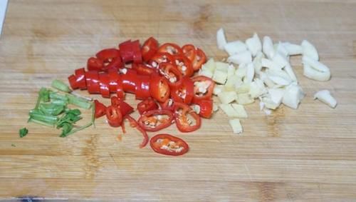  秋天|秋天自制腌萝卜，一会就能吃，简单好吃又营养，脆爽下饭