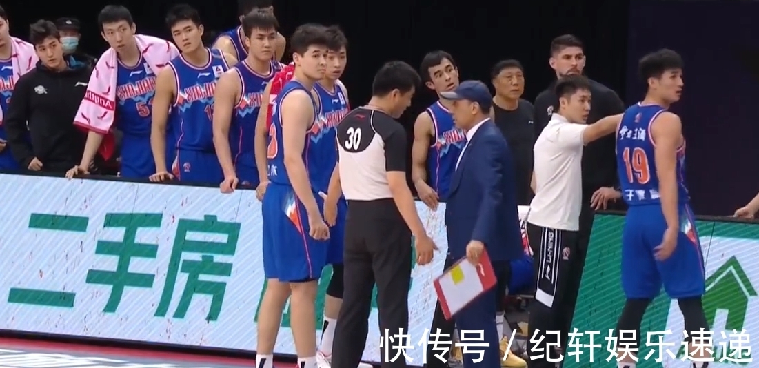 球员|CBA又见奇怪的一幕!阿的江也学郭士强,球员6犯下场不换人