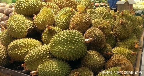 口感|买榴莲,就得挑“母”的,口感香甜味道好,学会这4招,一眼辨出