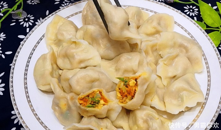 白菜饺子|秋冬吃饺子,韭菜茴香靠边站,用它做馅最香,正大量上市,别错过