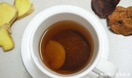 生姜和此物一起泡,每天一杯,排出体内的湿气,面色更红润