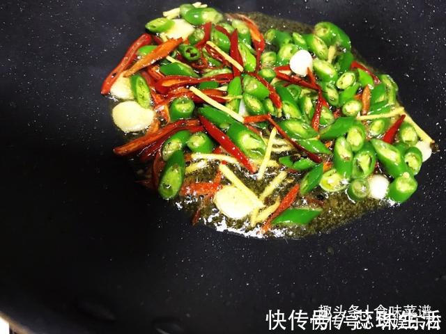 口感|炒牛肉,直接下锅炒不对!大厨教你一招,简单又快捷,口感还滑嫩