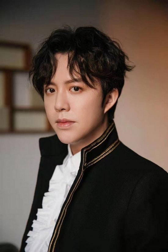 求锤得锤！警方通报李云迪因嫖娼被抓，《哥哥》曾删减打码其画面