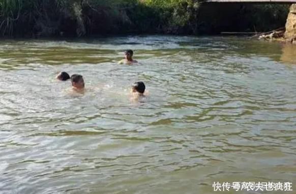 老照片|一组30年前农村的老照片,看看当时的人如何“消暑”,满满的回忆