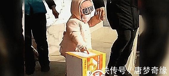 妈妈|去姥姥家走亲戚,吃饭喝足后还要整此一出,姥姥哭笑不得亲外孙