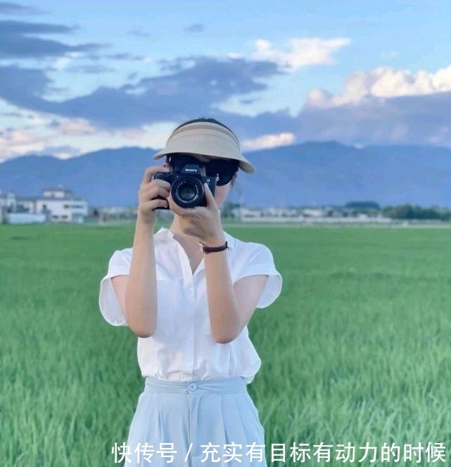 成熟|成熟女人怎么穿才好看呢？简约温柔的穿搭就很不错，高级又有魅力