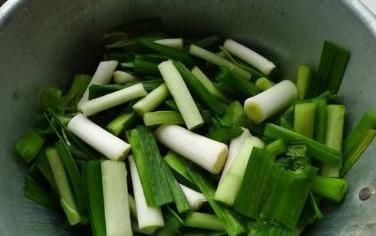 蒜苗|提醒:蒜苗和此物是天生的敌人,不能一起食用,现在知道来得及