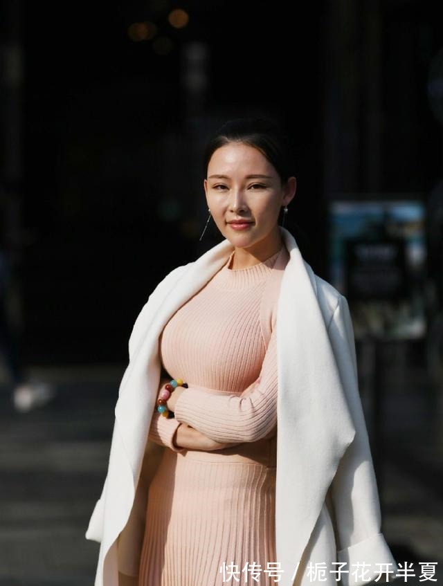 街拍|街拍辣妈这身材，一定是健身房的常客吧