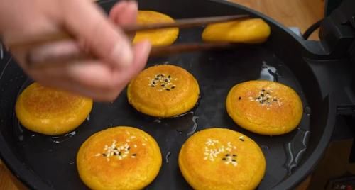  南瓜|冬天多吃南瓜糯米粉，不加一滴水，软糯香甜还流心，比油炸还好吃