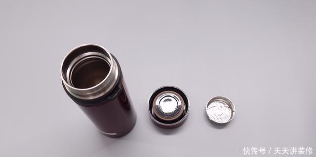 保温杯再难清洗，教你一招，不用洗洁精，细菌茶垢全部洗干净