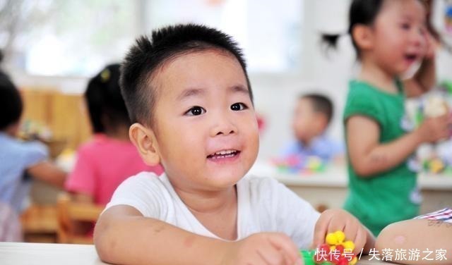 衣物|看到孩子在幼儿园的午睡照片,家长该醒醒,到底怎么给孩子买衣服