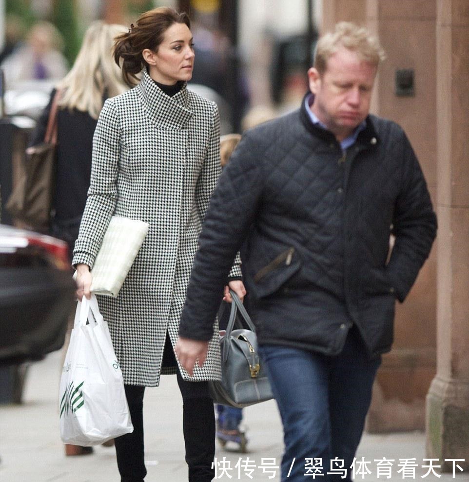 夏洛特公主 凯特王妃穿“千鸟格”大衣搭长靴, 时髦又大气! 凌乱发型十分显老!