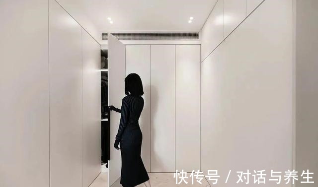 孔雀绿|都市女性的家,98㎡黑白灰中穿插孔雀绿和淡粉色,成熟又少女!