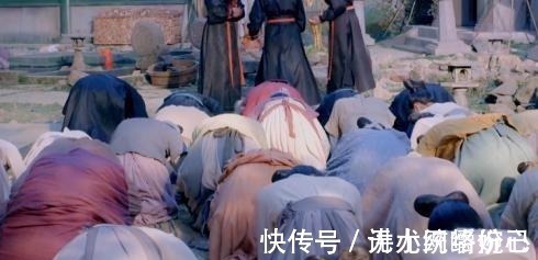 王仙芝@逃荒路上,母亲背着长子却让幼儿步行,一将军见状:其中定有蹊跷