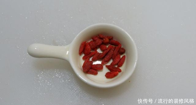 红枣|咳嗽痰多总不好?69岁老奶奶:这两种食材一起煮,止咳化痰润喉