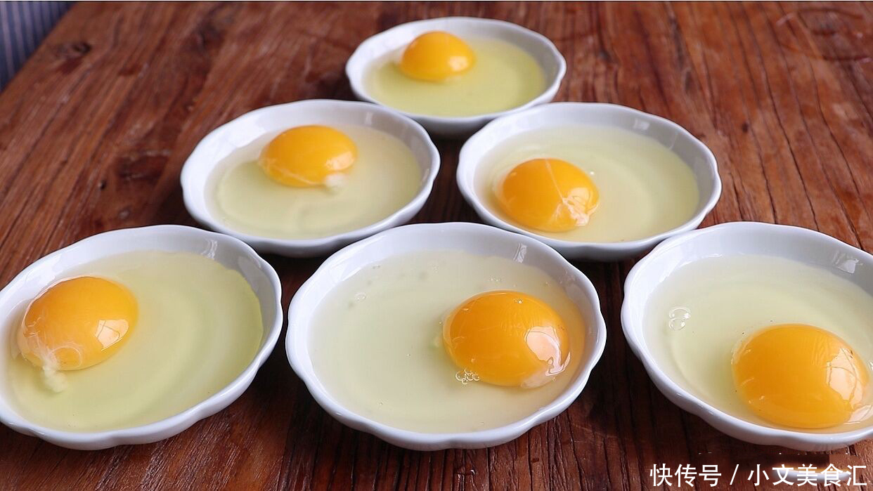 荷包蛋我就服这做法,出锅个个完整,一做一个准,鲜嫩好吃