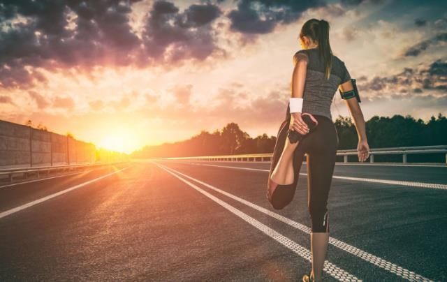 身材|国外22岁健身美女长相甜美、身材傲人,马甲线令人羡慕