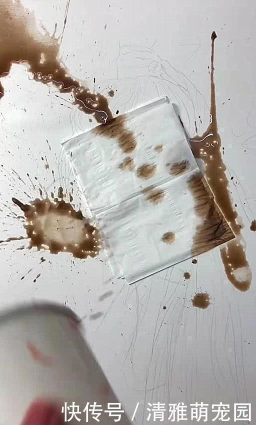 美术生#美术生在纸上“泼咖啡”，本以为个青铜，看到成品：润玉重现了？