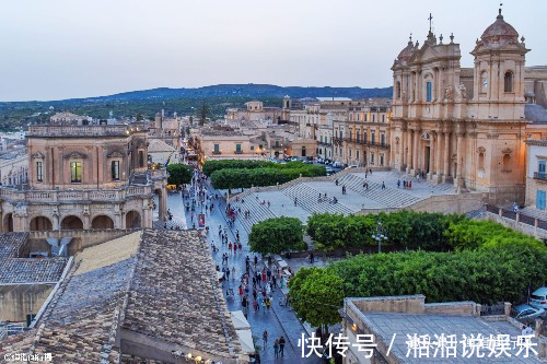 阳台|意大利“隐世古城”，巴洛克建筑遍布全城，最美地标是“阳台”