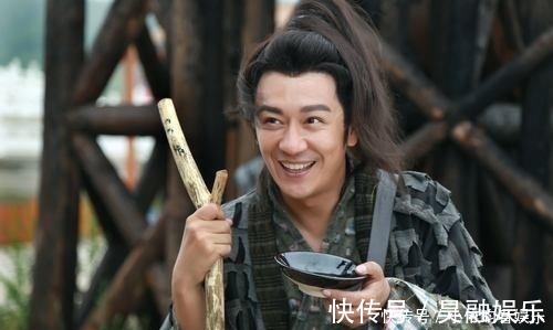 才子们@少女一上联:“午朝门外,排两班,文文武武”,乞丐一下联,绝了