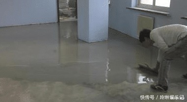 师傅|为什么有钱人家几乎不铺瓷砖了?一问泥工师傅,后悔家里装早了!