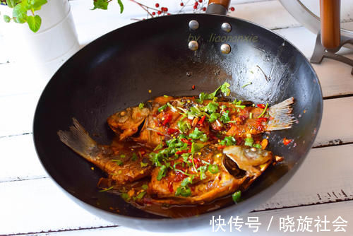 鲫鱼|跟一位大排档的师傅学来的烧法,这里的调料,肉嫩味香,太好吃了