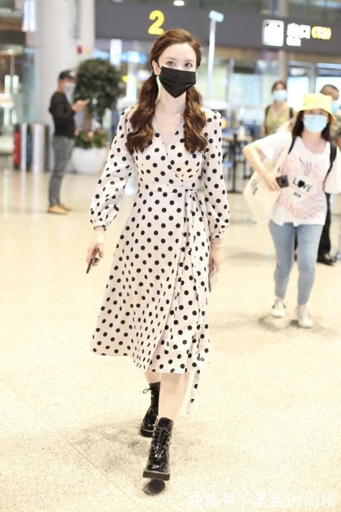 博主|上班没时间搭配?一条简单的连衣裙让你一周不重样